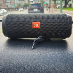 JBL Flip 4