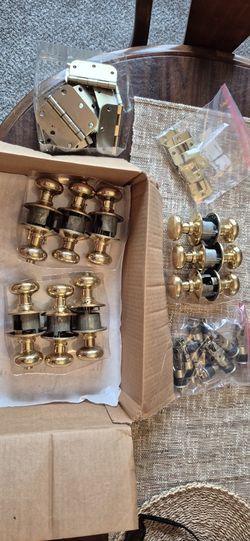 Door Knobs & Hinges