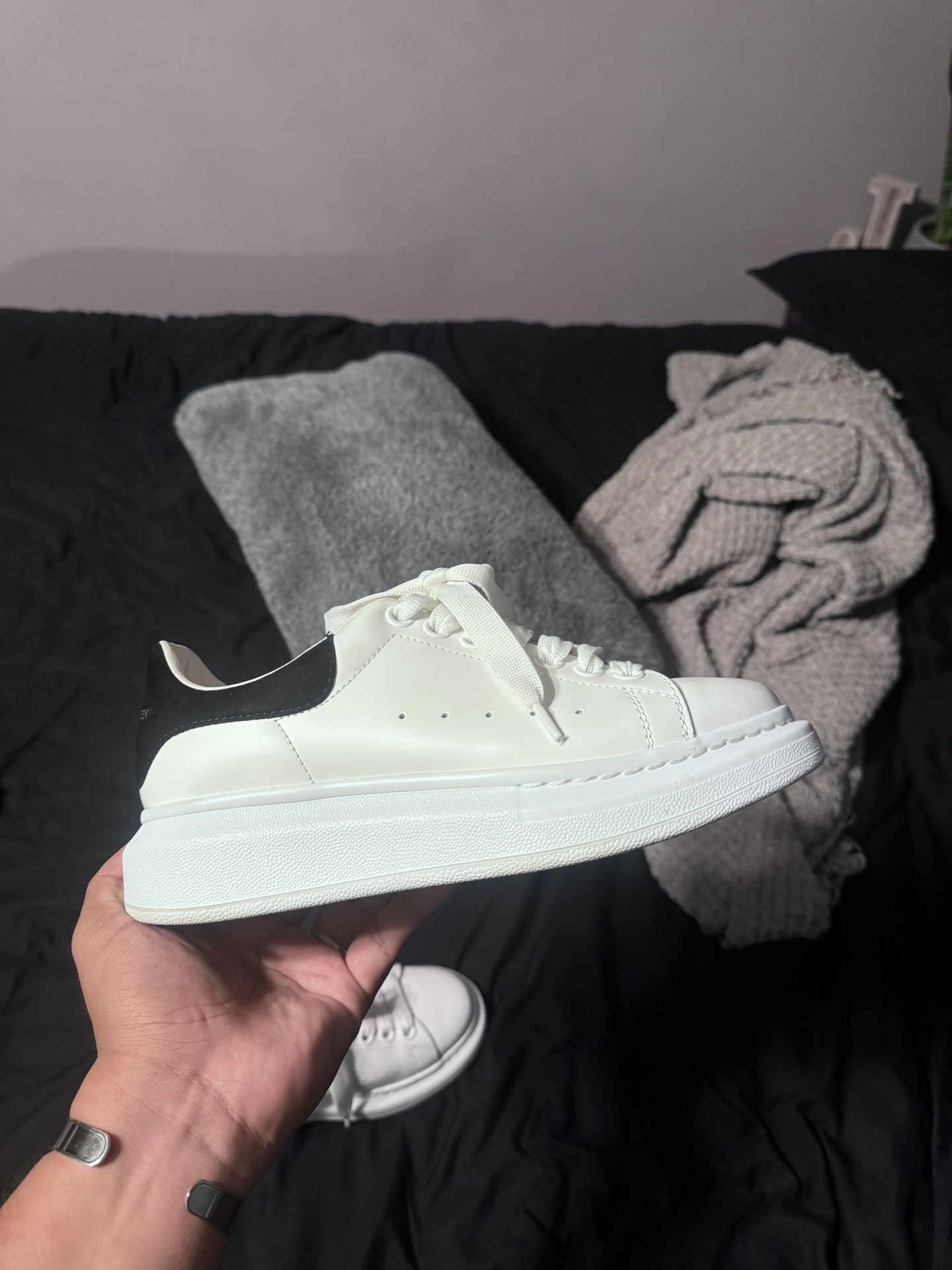 Alexander Mcqueens Wmns size 7