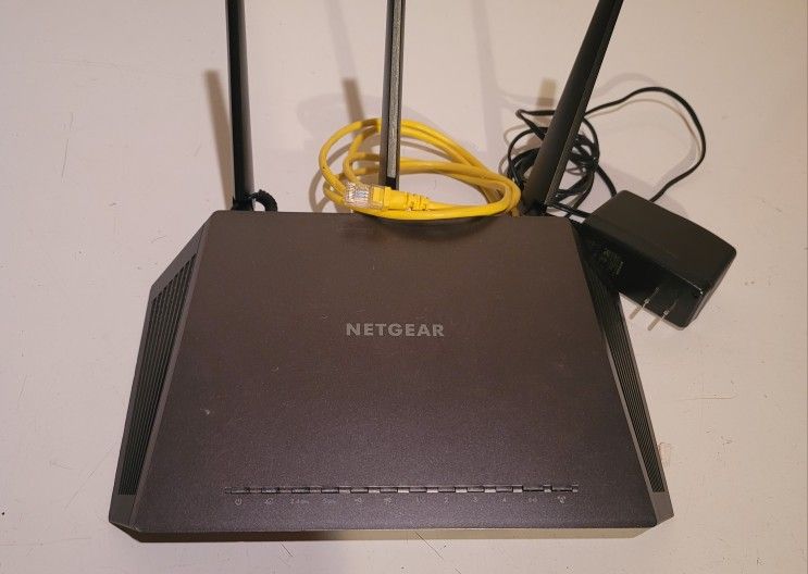 AC1900 WiFi Router (R7000)
Nighthawk Dual-Band WiFi Router, 1.9Gbps