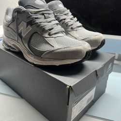 New Balance 2002r Size 8 Men Size 9 1/2 Women
