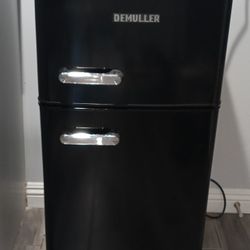 DEMULLER Mini Fridge