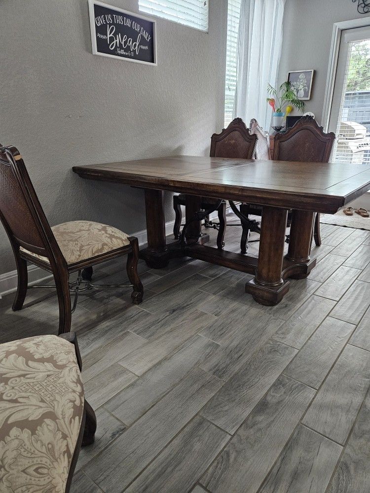 Ernest Hemingway Table And 8 Chairs