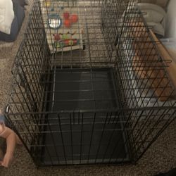 Large Black Metal Dog Cage Like New. No Stains No Rust.
