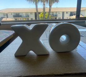 Bed Bath & Beyond XO Ceramic Salt &  Pepper shaker set