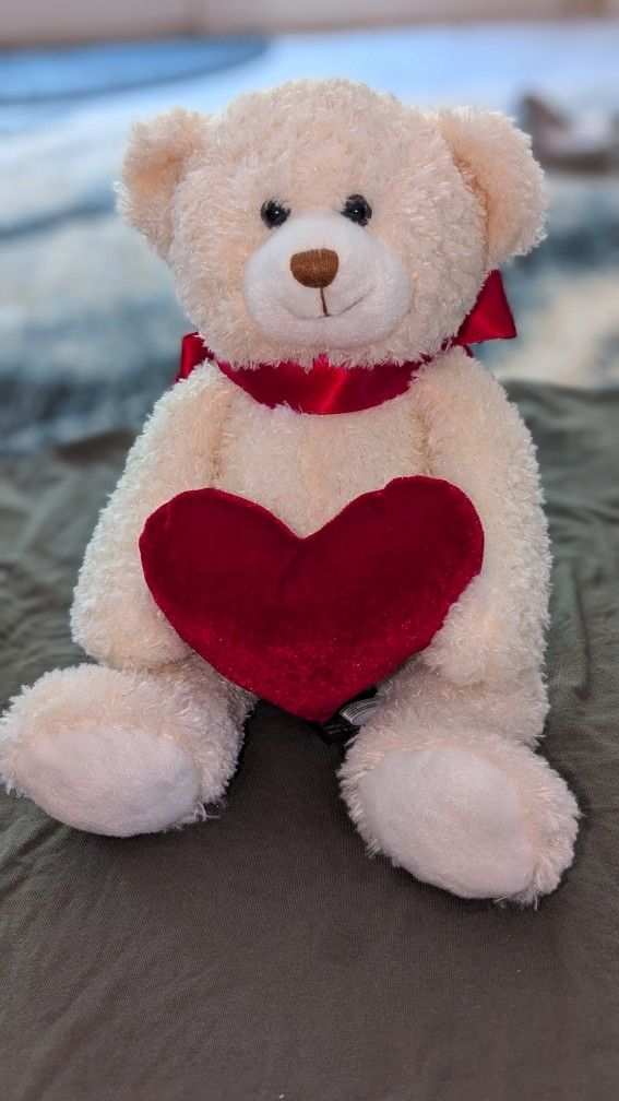 16" Teddy Bear, Holding Heart, Bearington Collection, Ultra Soft
In excellent condition.
