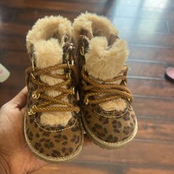 Toddlers clearance fur boots