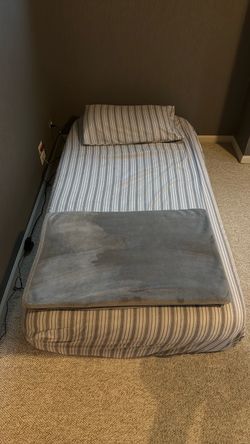 **Luxury Mattresses + Pillows & Quilts — Pickup Only**