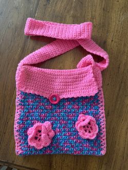 Pink crochet purse with flower details