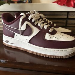 Airforce 1s ‘07 LV8 Men’s size 8
