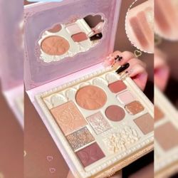 New, Packaged And Sealed Lovely Eyeshadow Palette 🌹 Nuevos Y Empaquetadas 