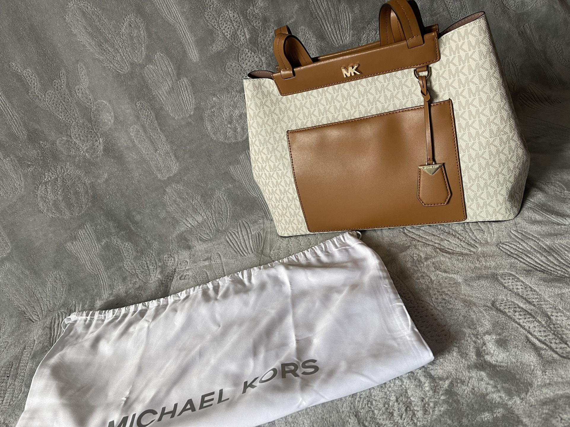 Michael Kors Meredith Medium Logo and Leather Tote Bag Cream And Light Brown New