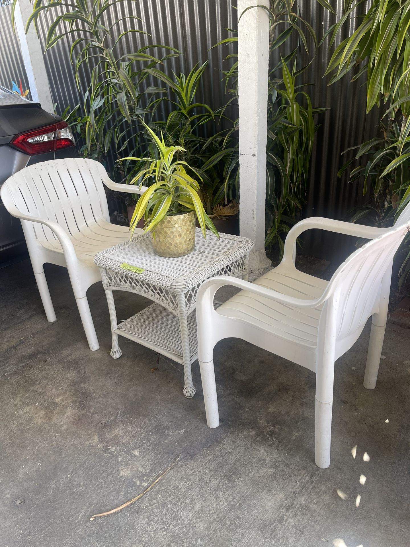 Excellent condition, patio set chairs and rocking bench