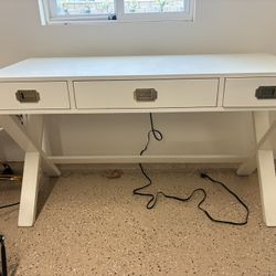 $100 - Sturdy White Desk 