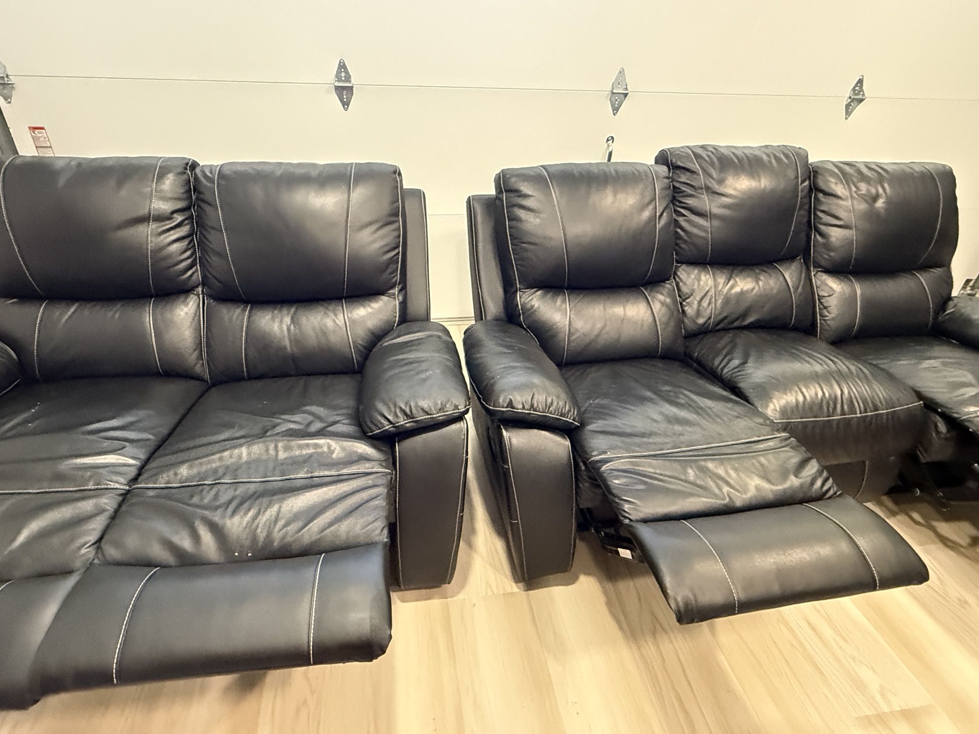 Luxury Black Leather Recliner Sofa Set - 5-Seat Recline, Like-New Condition!