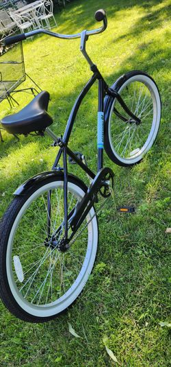 Beach cruiser bike like new condition.