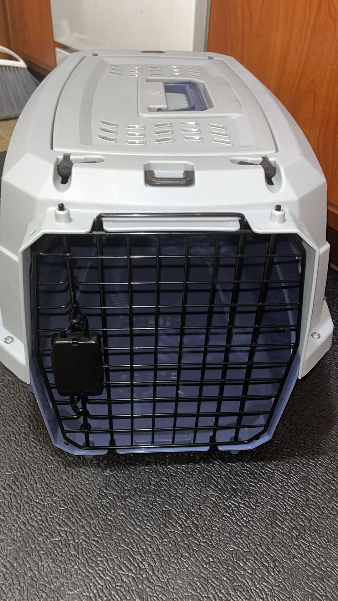 pet carrier
