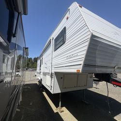 28ft 5th wheel Trailer 