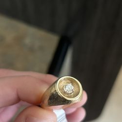 Solitaire Round Diamond Ring .75kwt And 11.9g 14kt Gold  