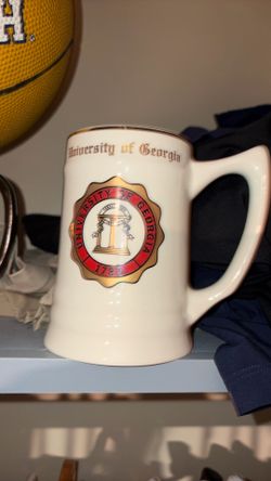 Lot of Georgia vintage 2 mugs