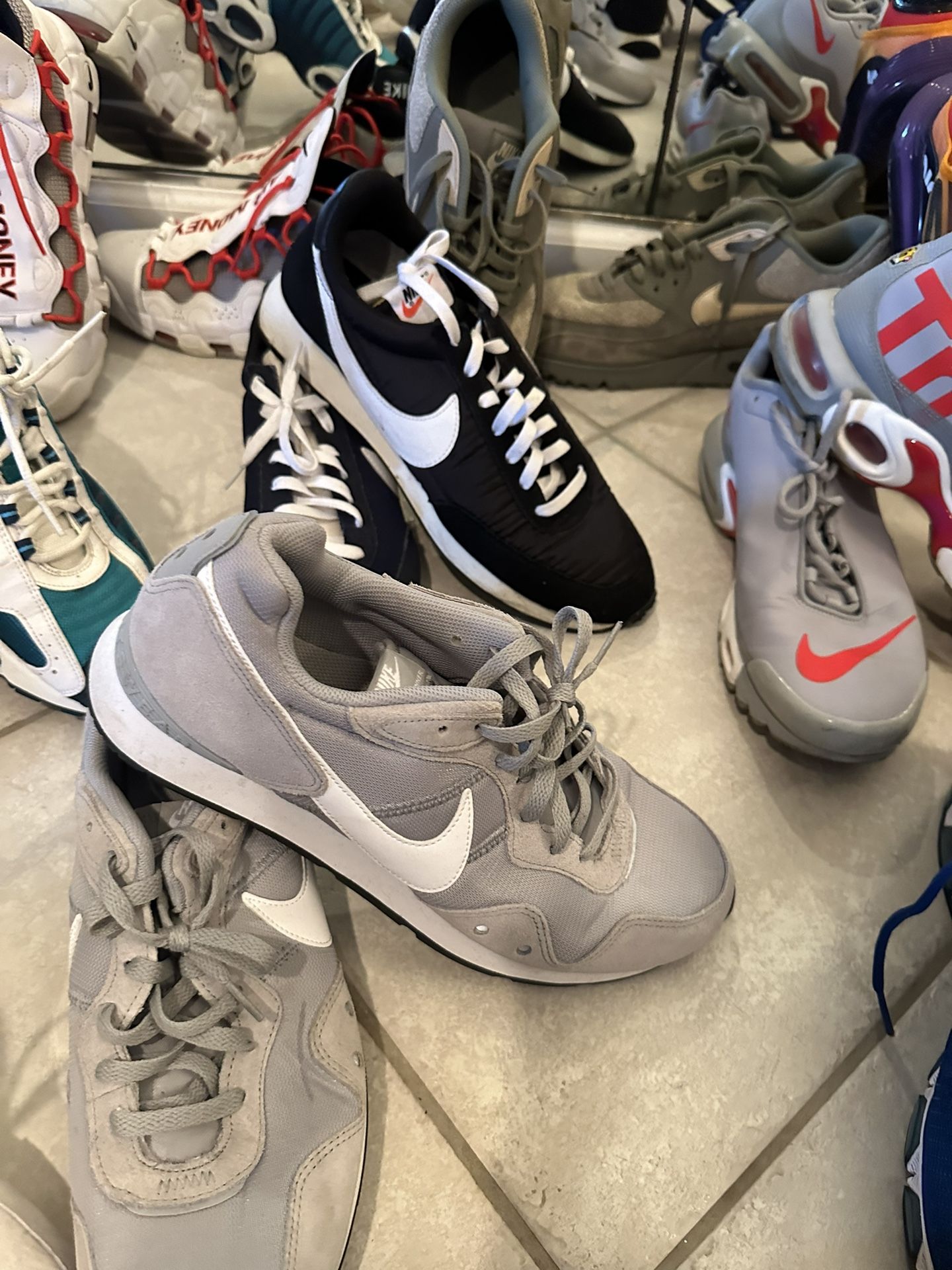 Nike Men Sneakers Bulk Buy for Sale in Pembroke Pines, FL OfferUp