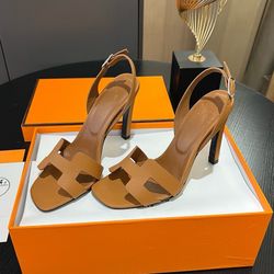 New Hermes Heels Available in Color Sizes