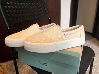 Toms Alp Fenix Platform Slip On Shoes women's size 8.5 (brand new in box)