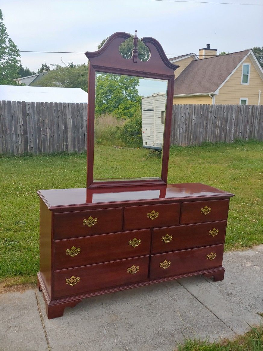 KNOB CREEK Dresser With Mirror