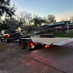 Se Mueven Carros Y Truckas 