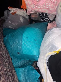 10.00$ Each Bag of clothes/ these bags may not be full, each bag has men’s, kids, women’s or towels & sheets. The condition Varys, but most are in goo