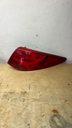 2010 to 2015 Hyundai Tucson passenger side taillight