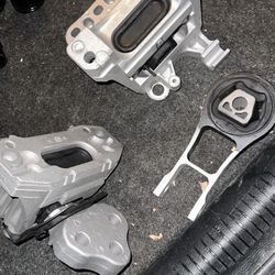 2015 Chrysler 200c Motor Mounts 