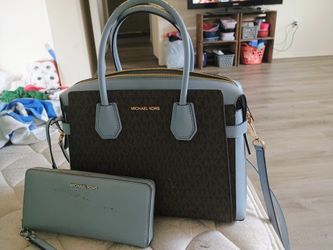 Micheal Kors Purse And Wallet