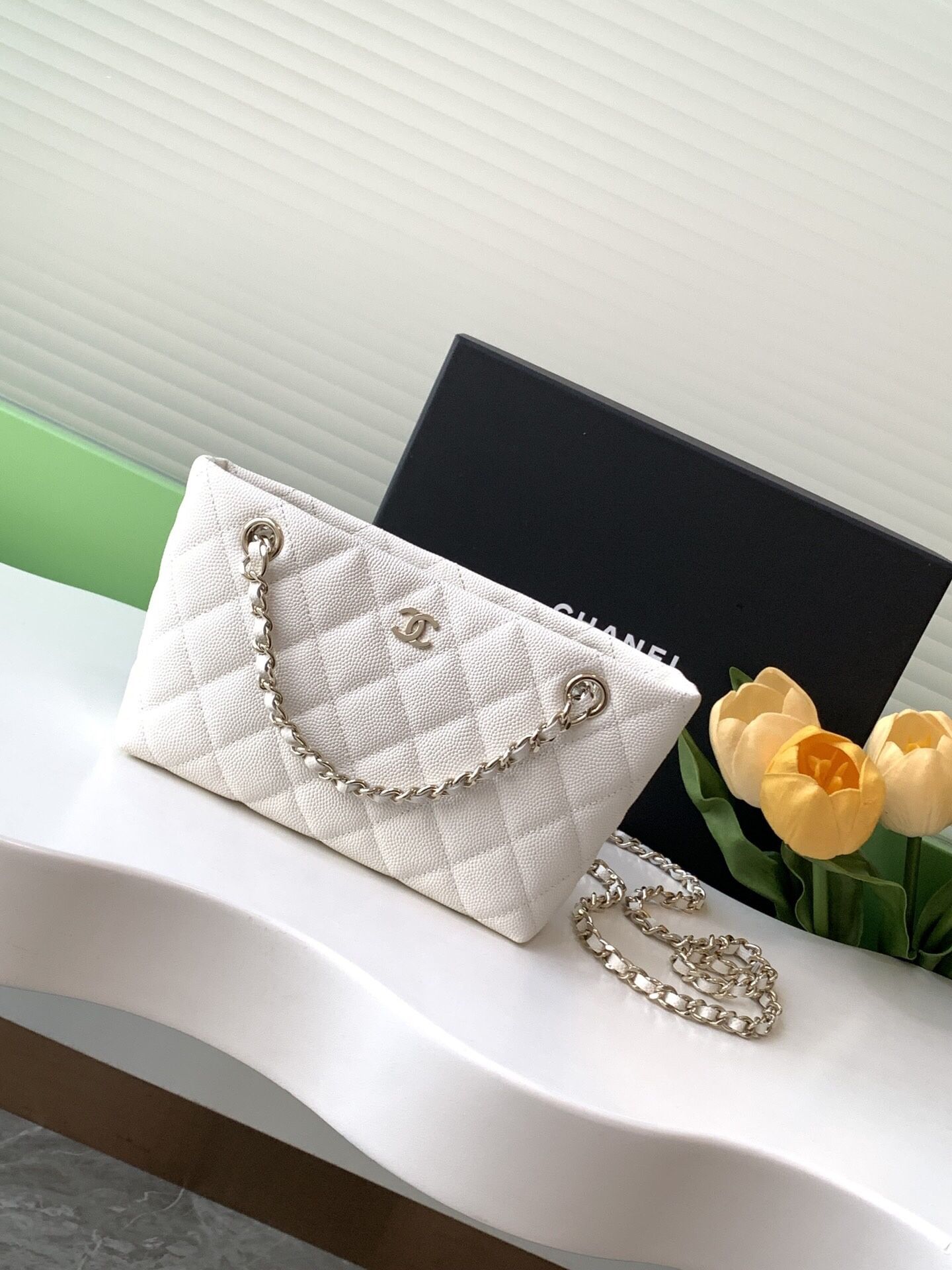 A classic bag for daily lightness