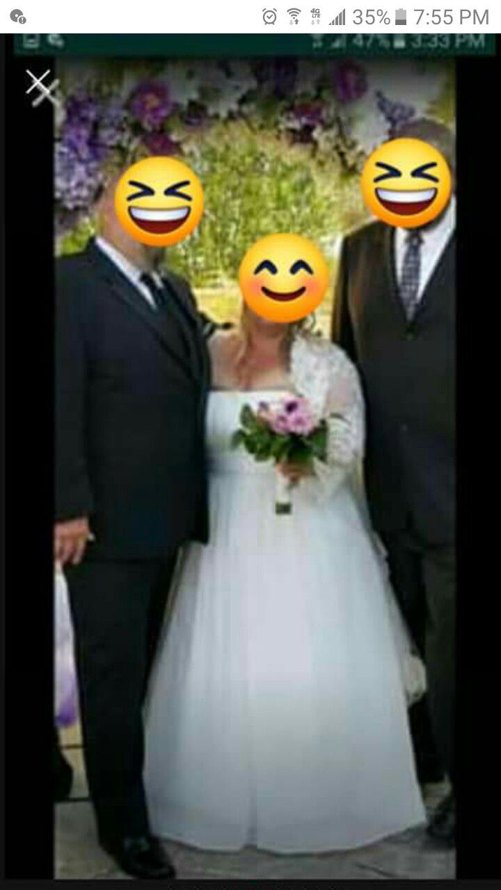  Beautiful Wedding Dress Only Worn 2 Hours Retails For $1800