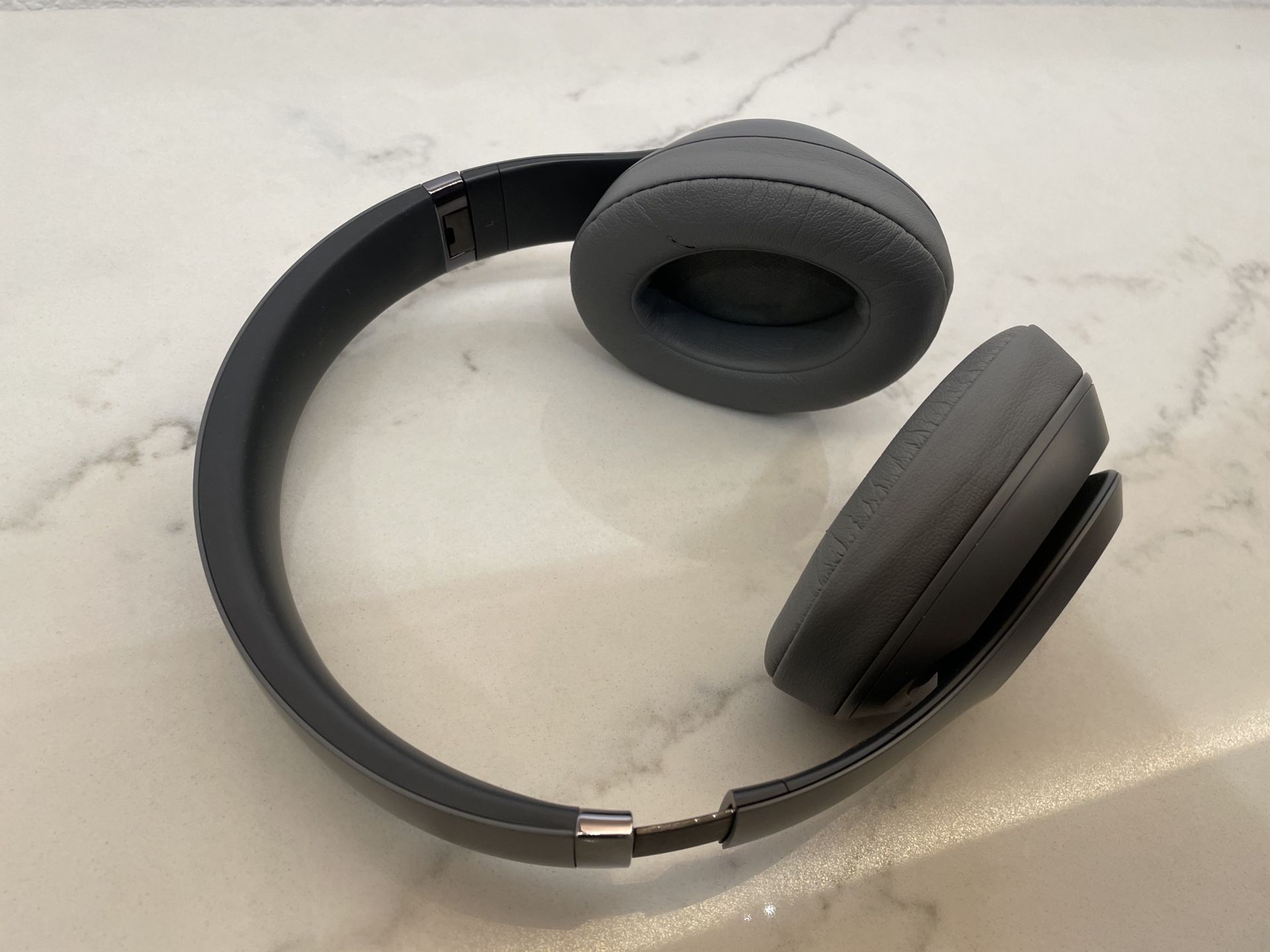 Beats by Dr. Dre - Studio 3 Wireless Noise Cancelling