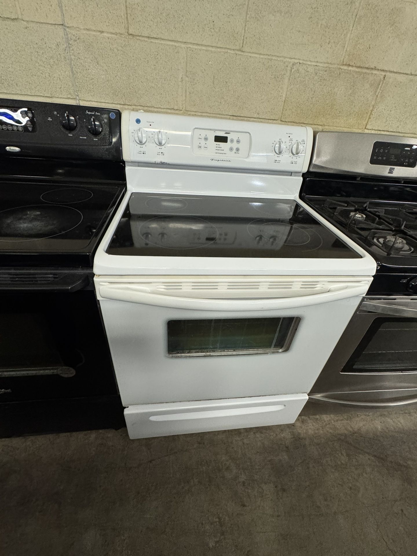 Frigidaire Glass Top Stove $249