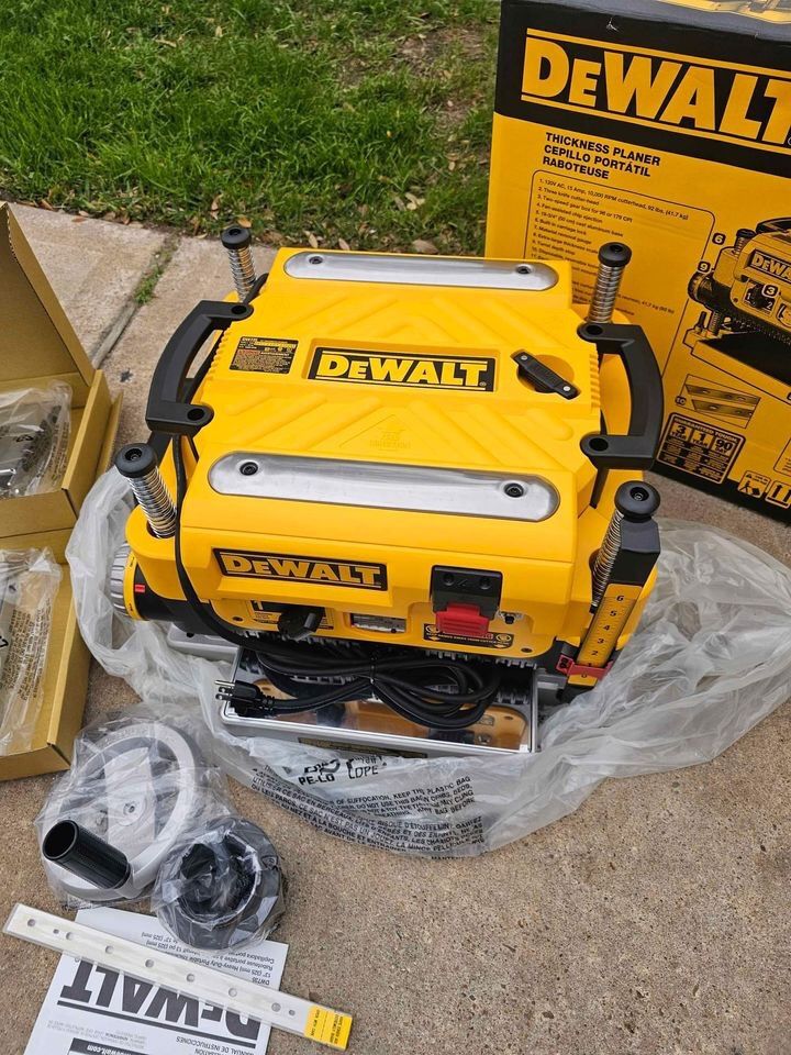 Like New Dewalt Planer Dw735x 15 Amp Corded Bench Planer 