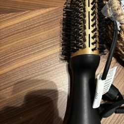 New Hair Brush Olieny- NWT