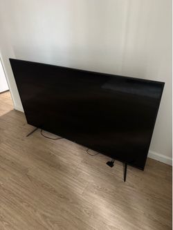 Smart Roku TV + remote