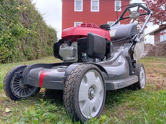 Honda 21" HRX217 w/ 4-in-1 Versamow System & Select Drive