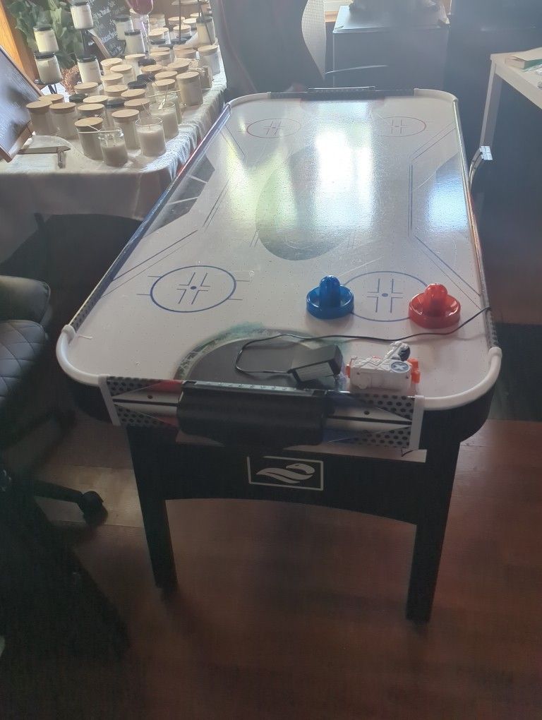Air Hockey Table