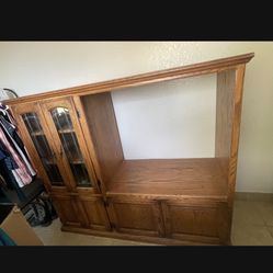 WOOD ENTERTAINMENT CENTER