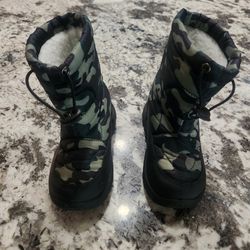 Kids (toddler) snow boots - size 10