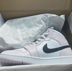 Woman’s Air Jordan 1 Mid