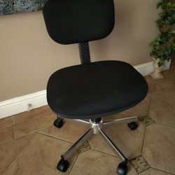 Office Chair. Adjustable. On Wheels. Clean. 