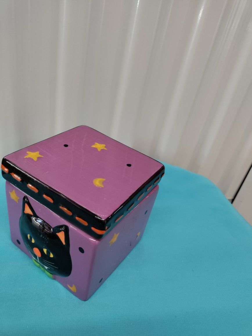 Decorative Cat Dish