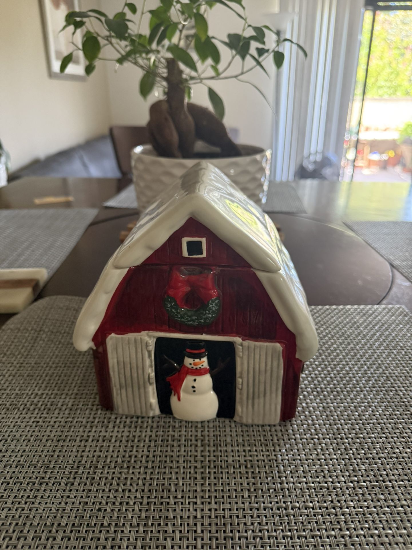 Cookie Jar with Christmas Deco 