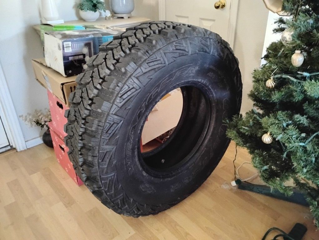 (1) Unused Goodyear Wrangler Tire Goodyear Wrangler 37 x 12.50R17LT