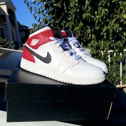 Air Jordan 1 White/Red/Black